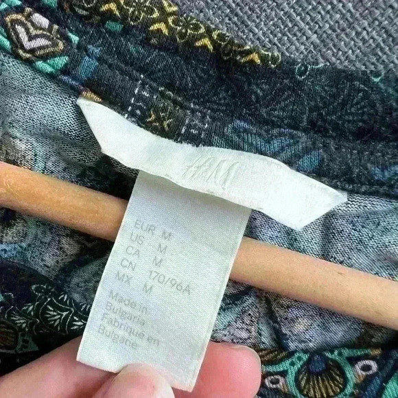 H&M Women’s Blue Green Graphic Aztec Boho Bohemian  Style Casual T-shirt Medium - Picture 5 of 6